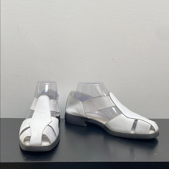 I Love Comfort Leather Sandals White Shoes Closed Toe Elastic 8 - Picture 1 of 11